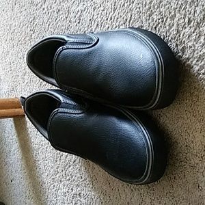 Selling my tred safe slip on resistant shoes,